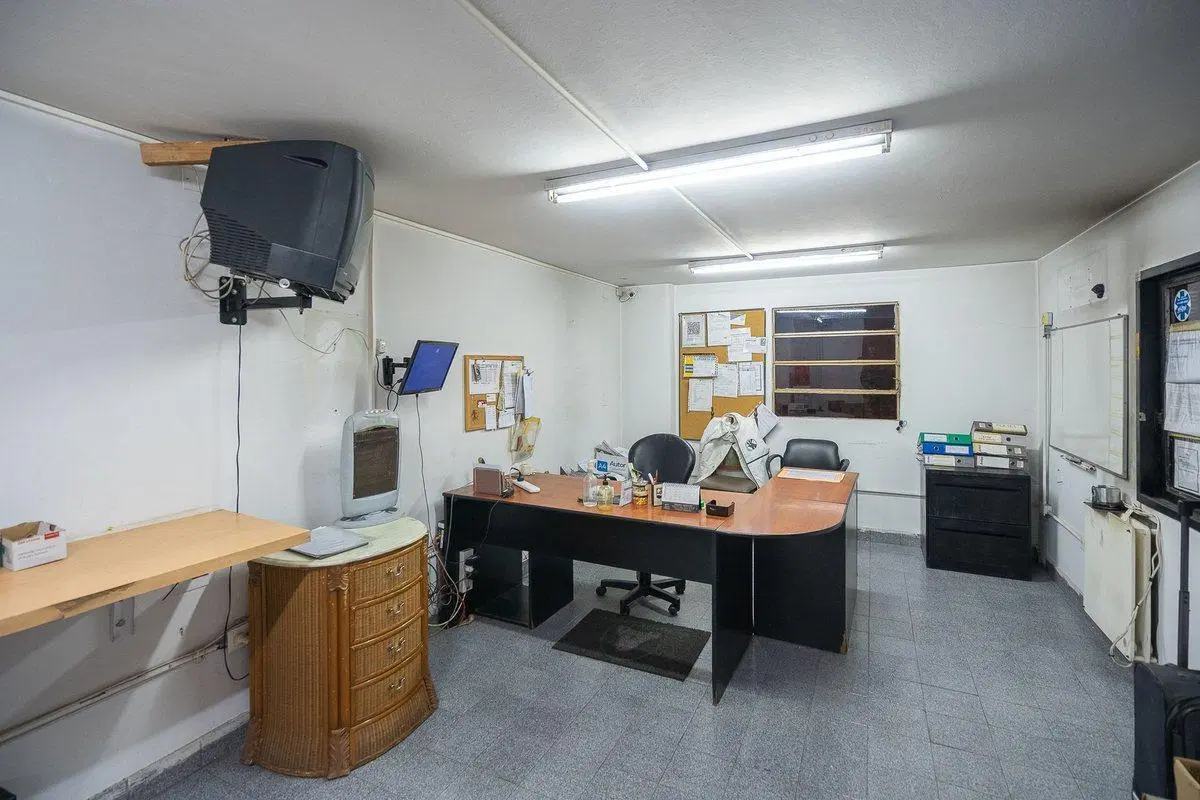 VENTA GALPON MORENO FRENTE UNIVERSIDAD LOTE 850M2 3