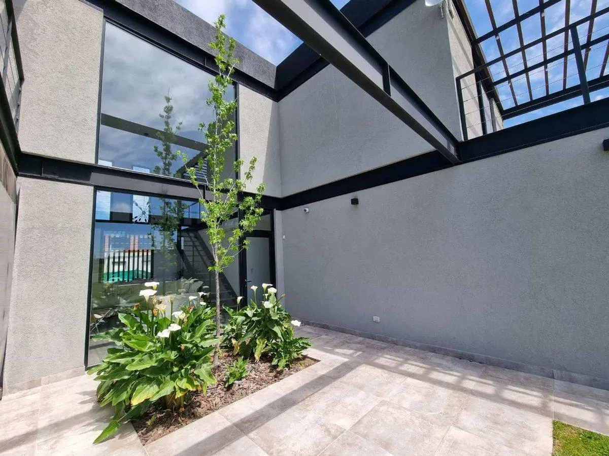 CASA PREMIUM EN VENTA 5 AMB COUNTRY MEDAL PILAR 4