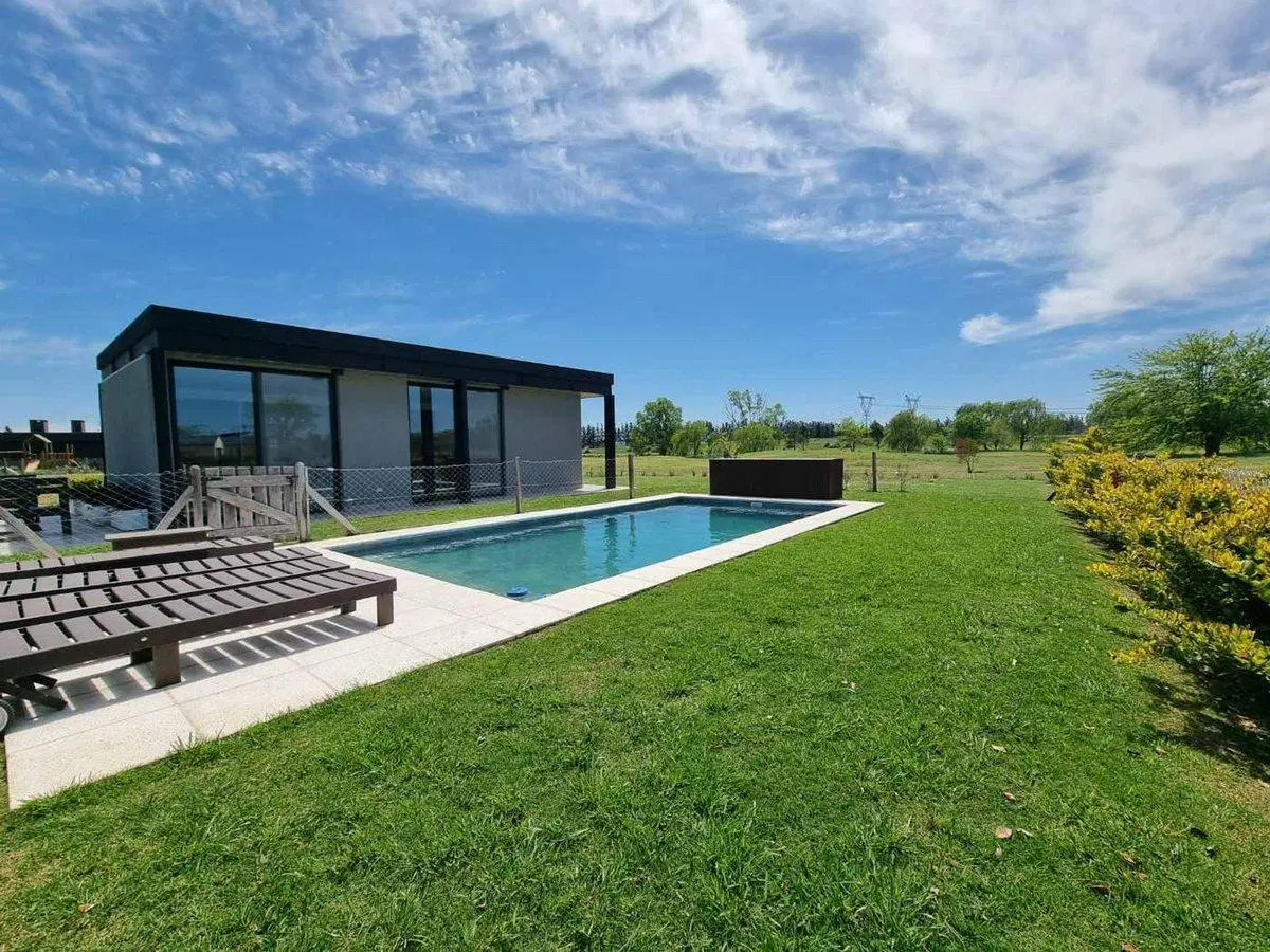 CASA PREMIUM EN VENTA 5 AMB COUNTRY MEDAL PILAR 2