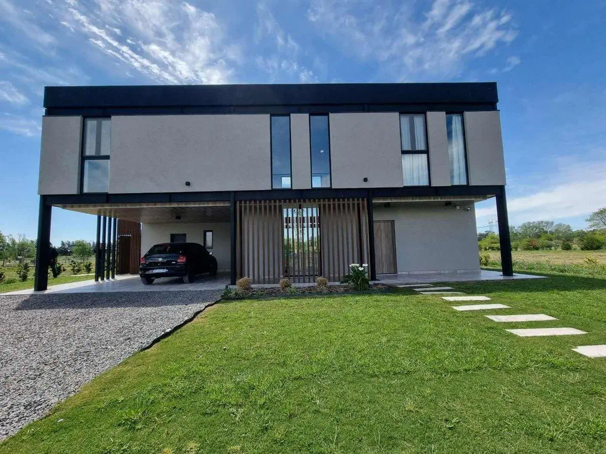 CASA PREMIUM EN VENTA 5 AMB COUNTRY MEDAL PILAR 3