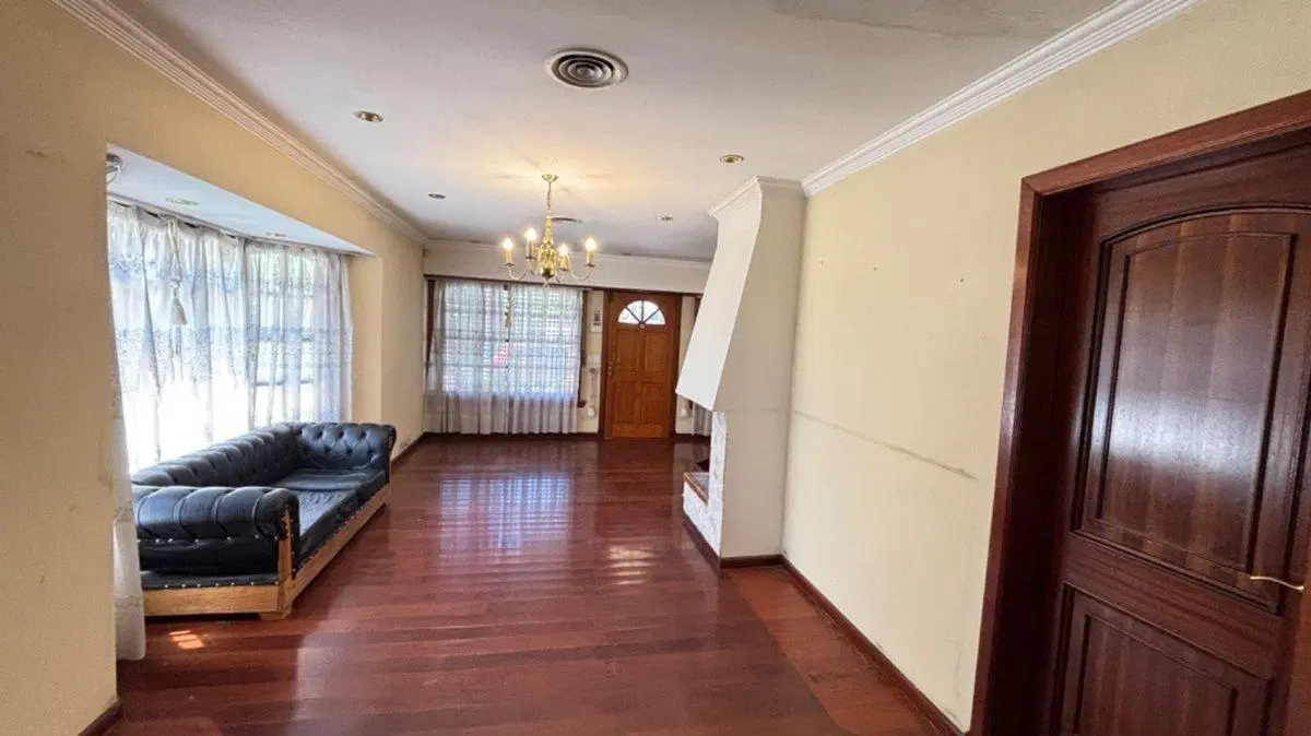 VENTA CASA C/PILETA Y COCHERA MARIANO ACOSTA MERLO 2