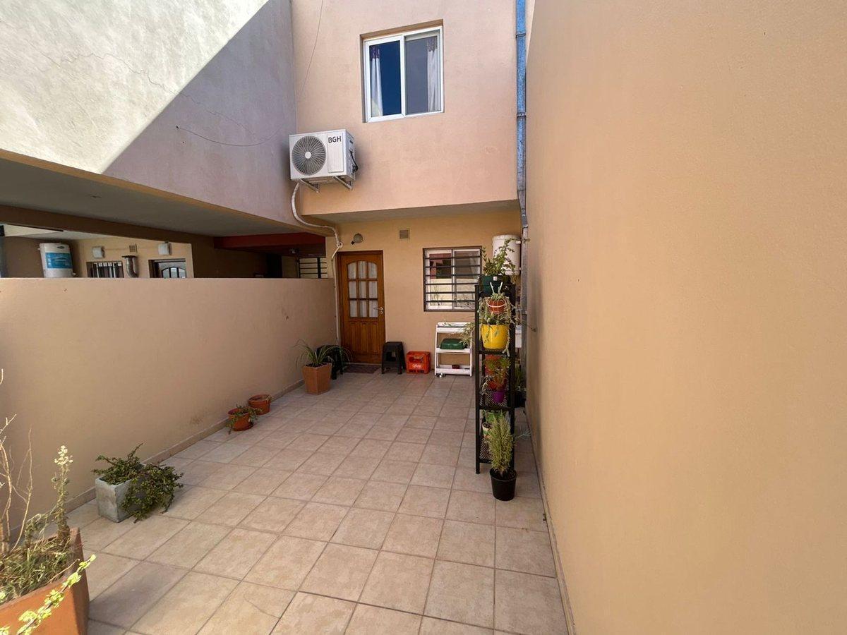 VENTA DUPLEX 3AMB MERLO COCHERA PATIO APTO CREDITO