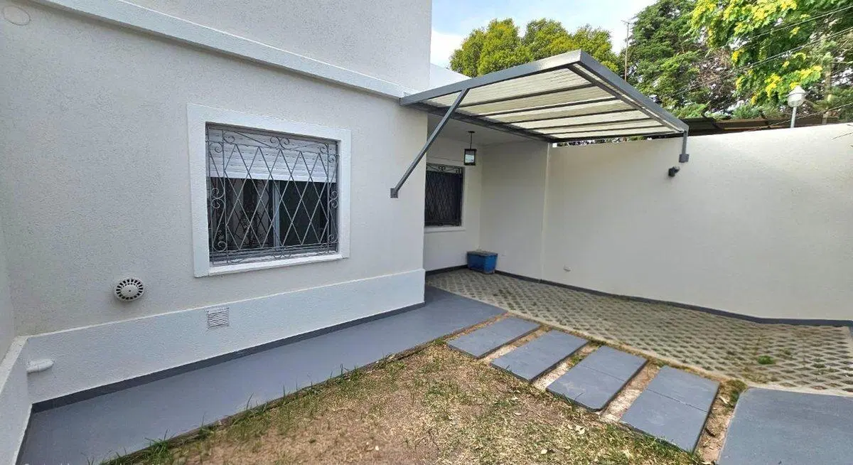 VENTA CASA 4 AMB Y 3 DUPLEX OPORTUNIDAD MORENO 2