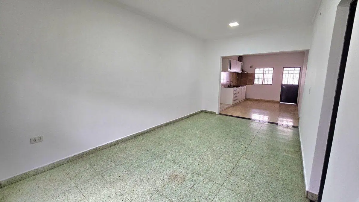 VENTA CASA 4 AMB Y 3 DUPLEX OPORTUNIDAD MORENO 4