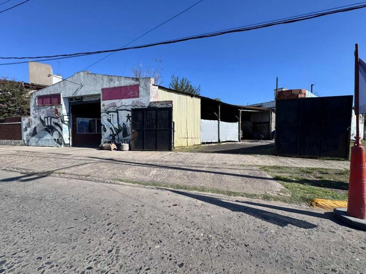 VENTA LOTE COMERCIAL CON GALPÓN ESTACIÓN DE MERLO 4