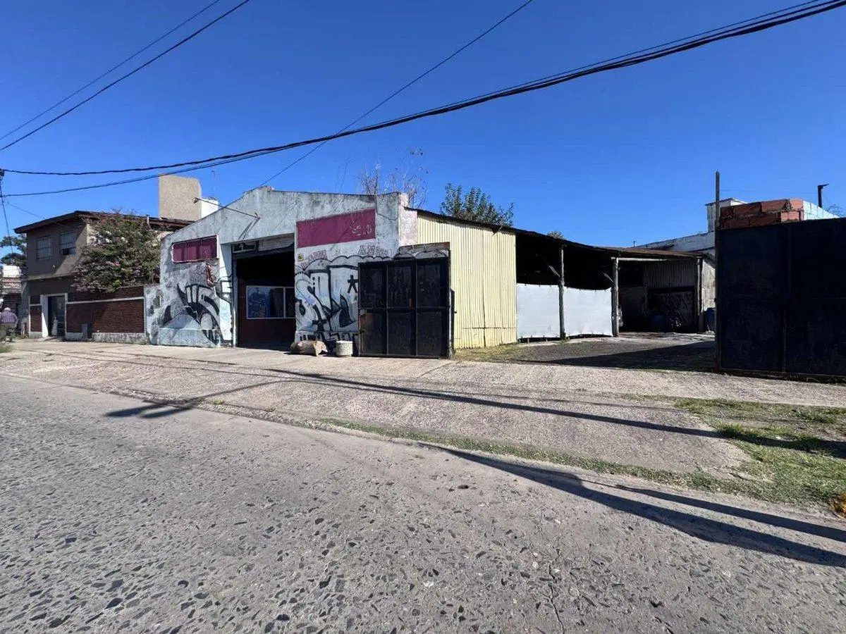 VENTA LOTE COMERCIAL CON GALPÓN ESTACIÓN DE MERLO 3
