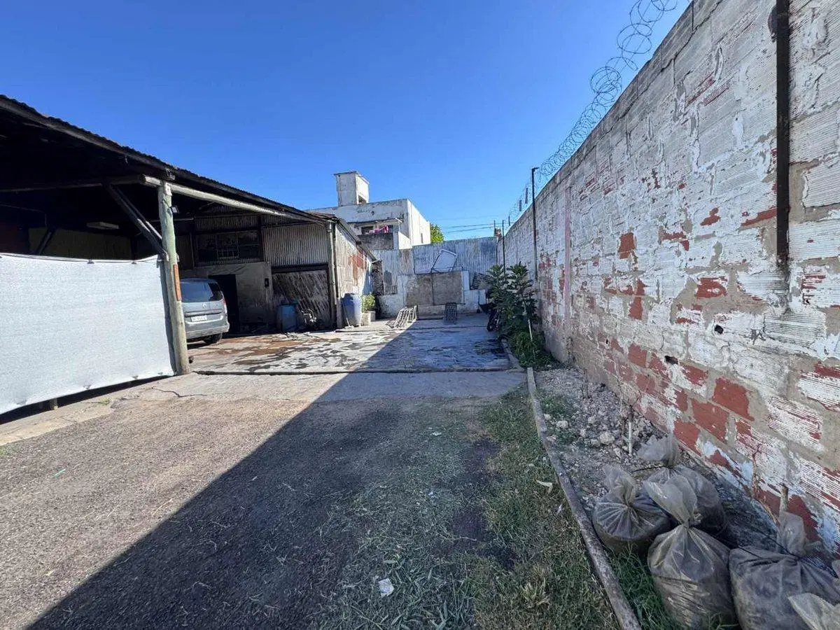 VENTA LOTE COMERCIAL CON GALPÓN ESTACIÓN DE MERLO 5