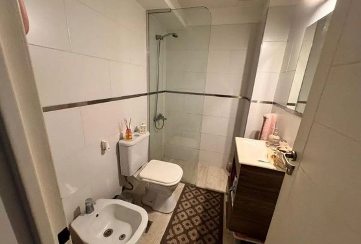 VENTA DPTO 2AM SEMIPISO  BALCON FTE  MORON 2