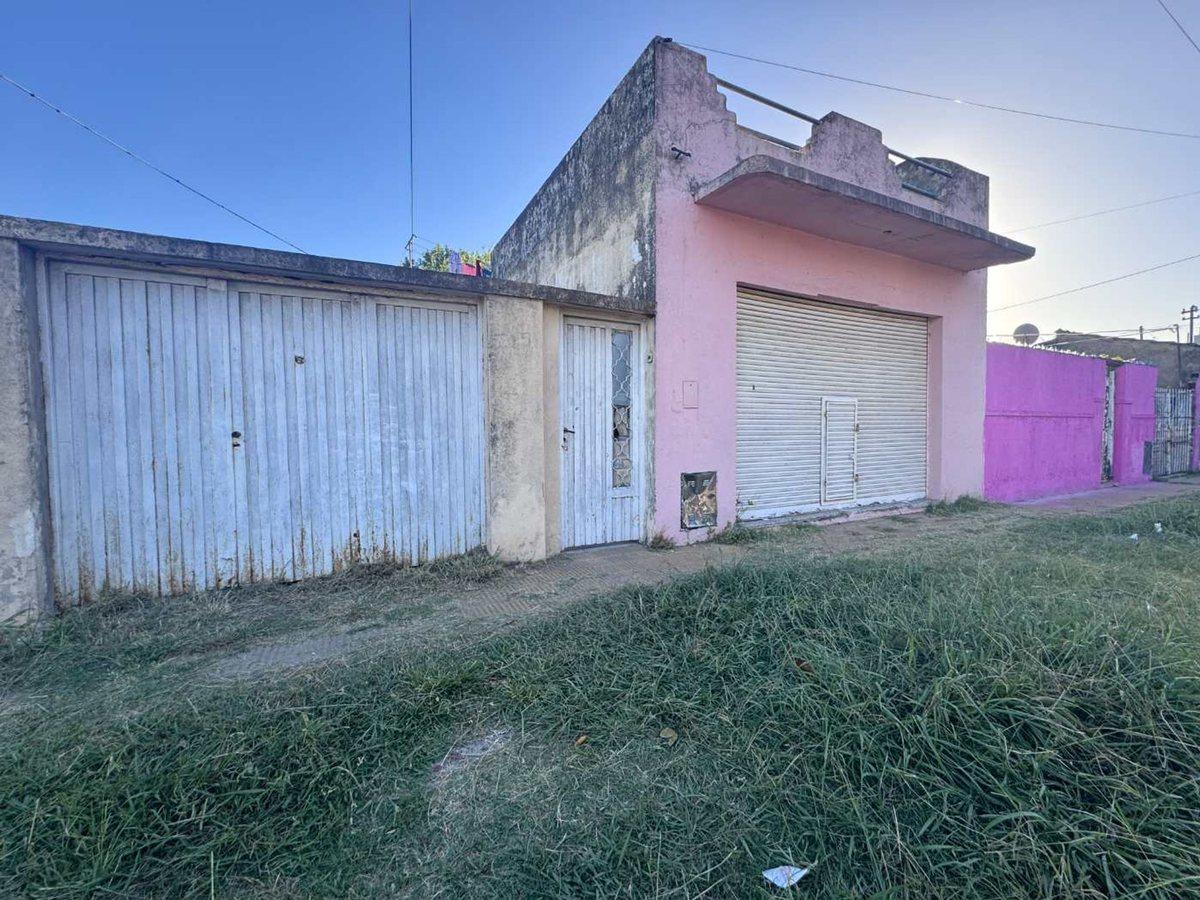 VENTA CASA 3 AMB CASANOVA GARAGE PATIO APTO CREDIT