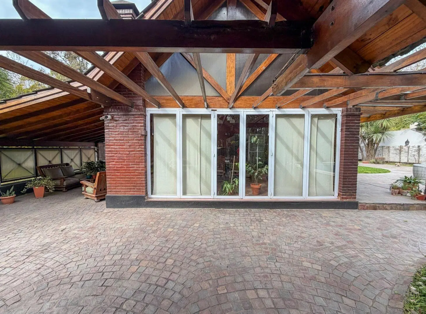 VENTA PERMUTA CASA DE CATEGORIA 7 AMBIENTES LELOIR 2