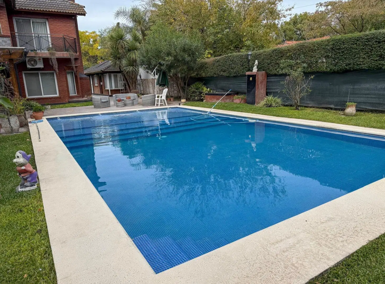 VENTA PERMUTA CASA DE CATEGORIA 7 AMBIENTES LELOIR 4