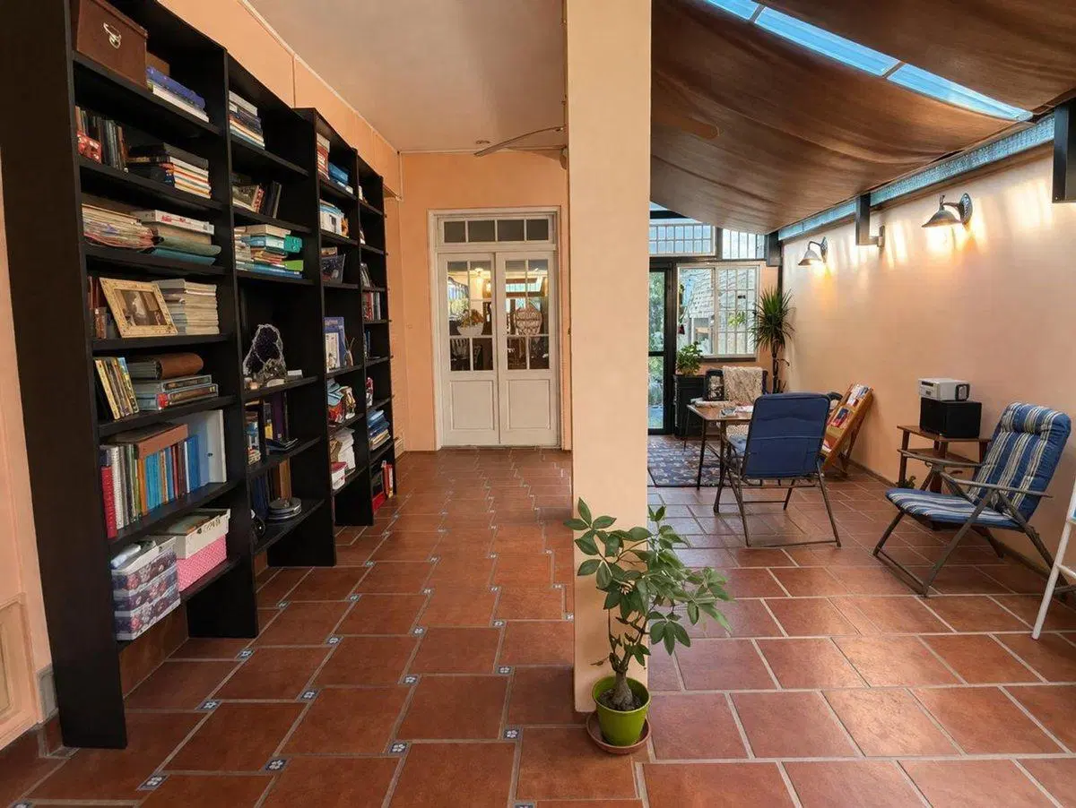 VENTA CASA 4 AMBIENTES + DEPTO 2 AMB MORON 4