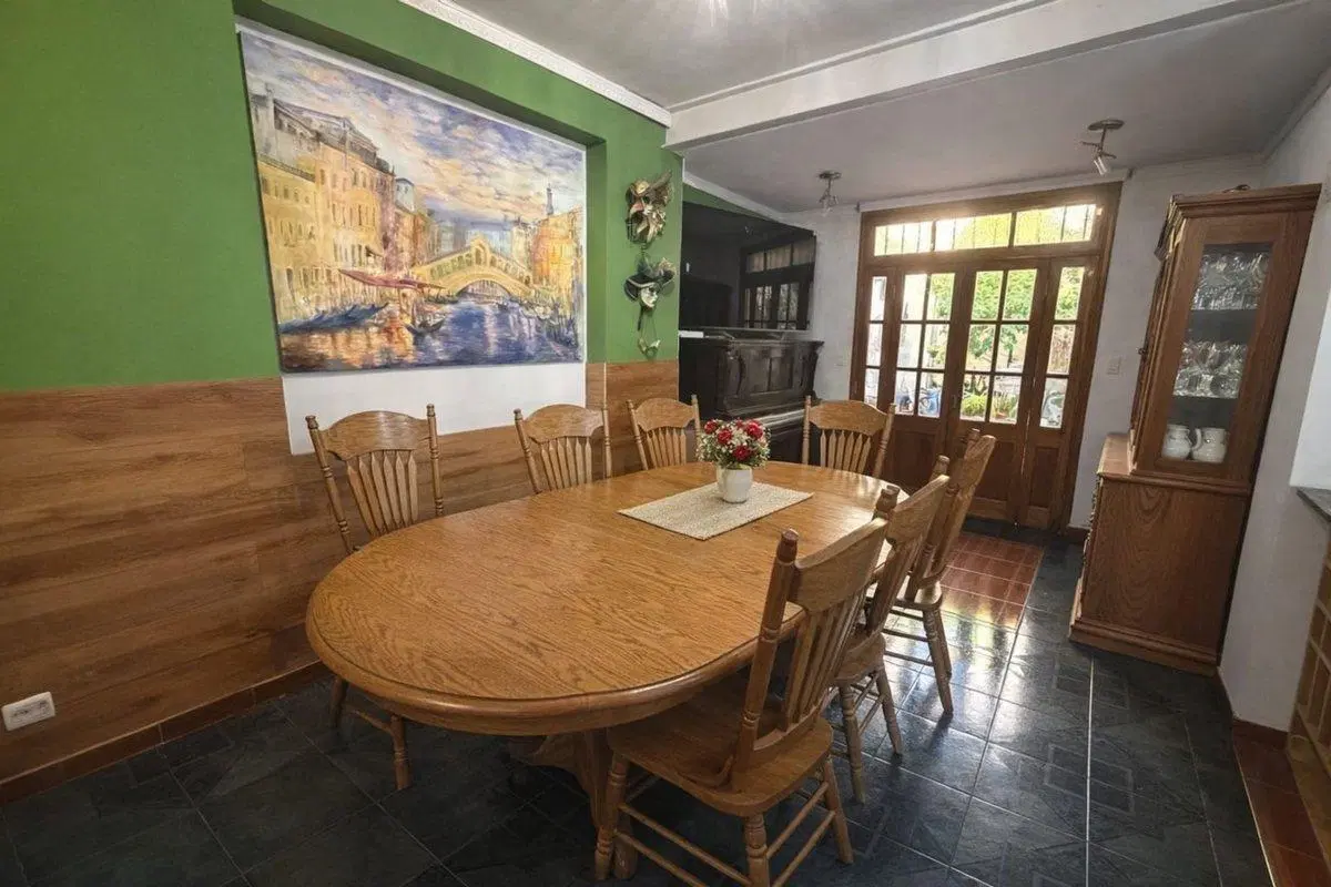 VENTA CASA 4 AMBIENTES + DEPTO 2 AMB MORON 2