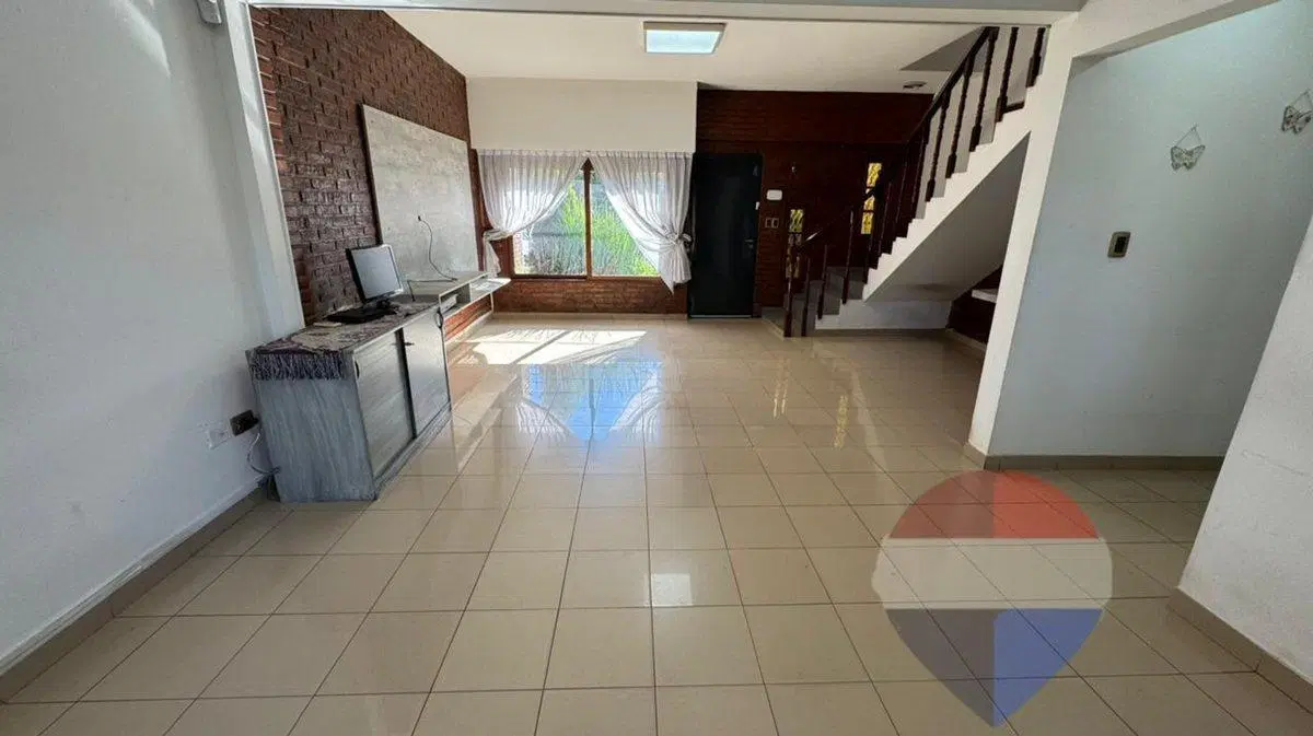 VENTA CASA 4 AMBIENTES MERLO CENTRO-APTA CREDITO 3