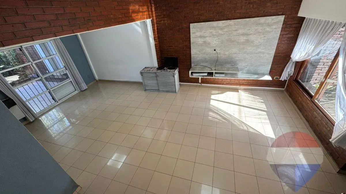 VENTA CASA 4 AMBIENTES MERLO CENTRO-APTA CREDITO 5
