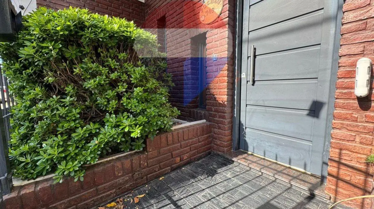 VENTA CASA 4 AMBIENTES MERLO CENTRO-APTA CREDITO 4