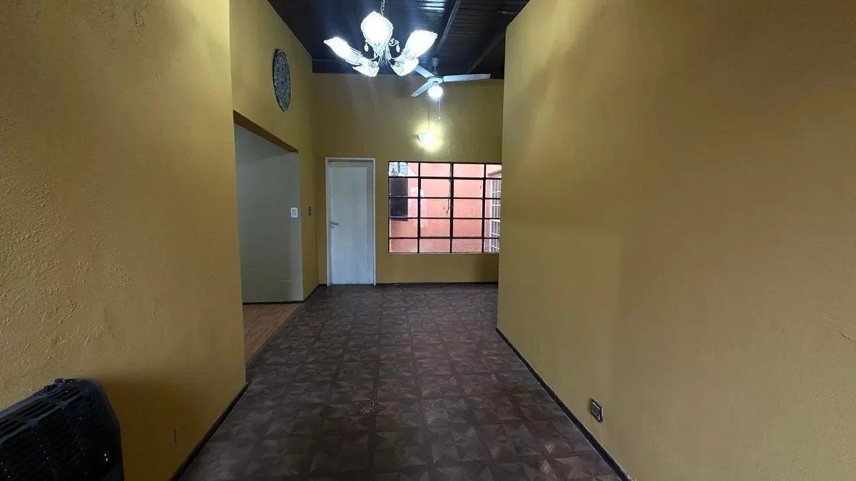 Casa en venta 3 ambientes con escritorio  y patio 5