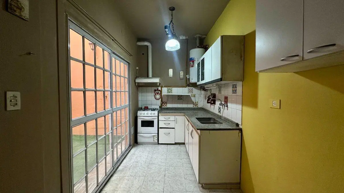 Casa en venta 3 ambientes con escritorio  y patio 5