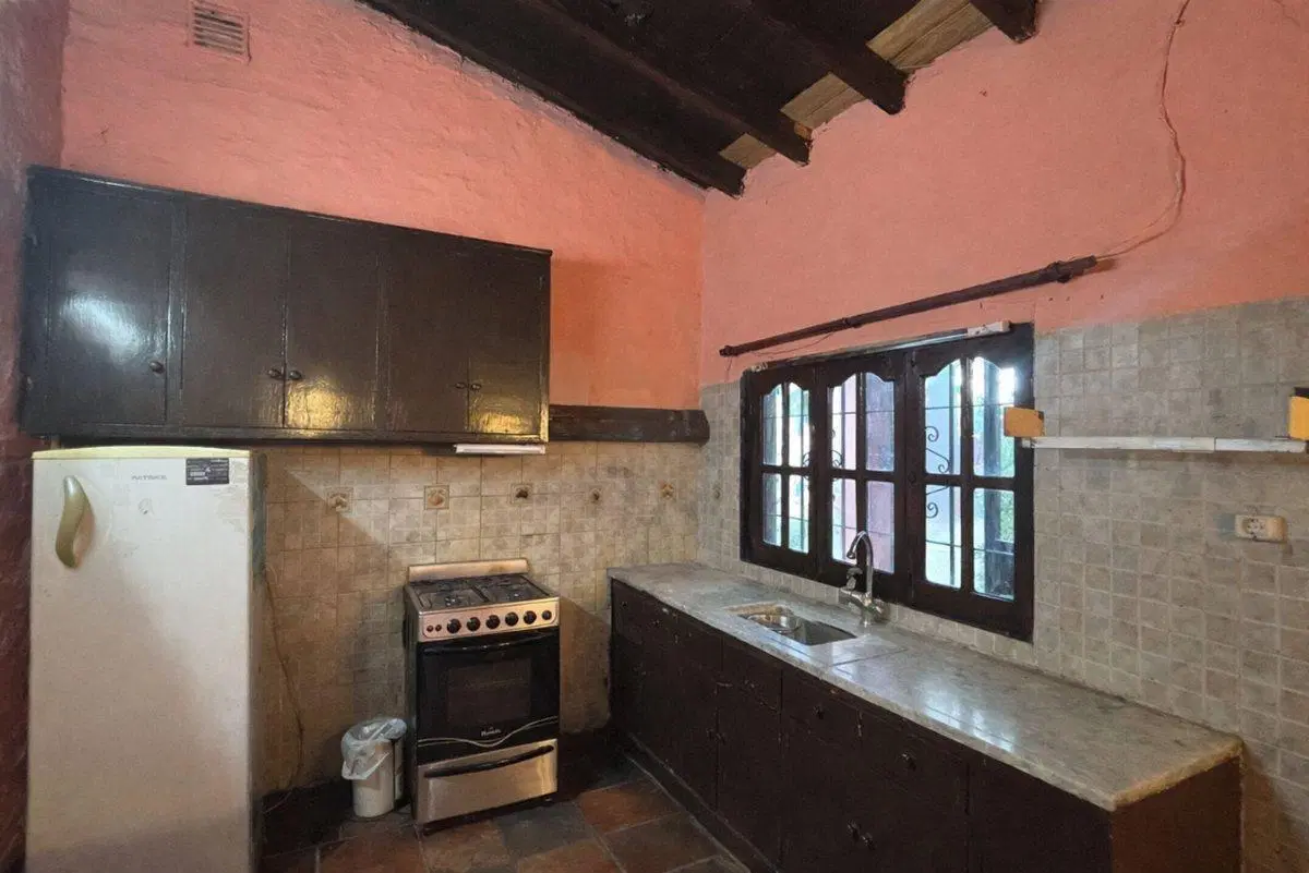 VENTA CASA 4 AMB PILETA, MORENO A 50M DE ACC OESTE 5