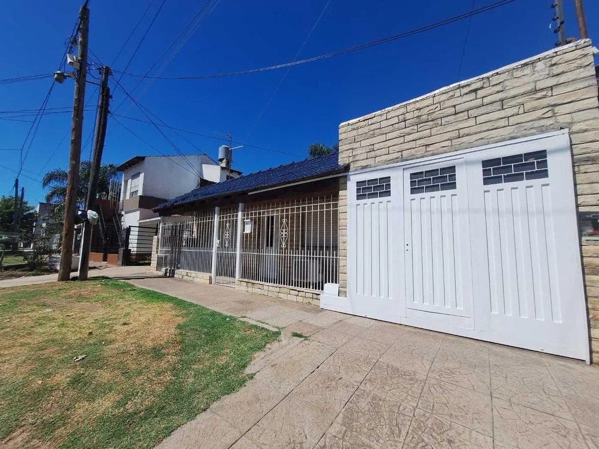 VENTA CASA 5 AMBIENTES COCHERA JARDIN MERLO 4