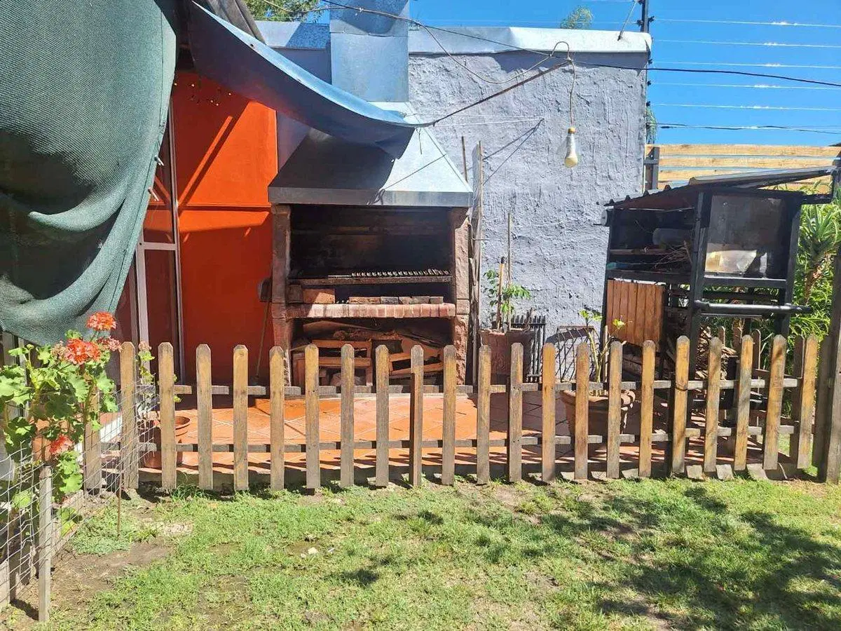 VENTA CASA 5 AMBIENTES COCHERA JARDIN MERLO 3