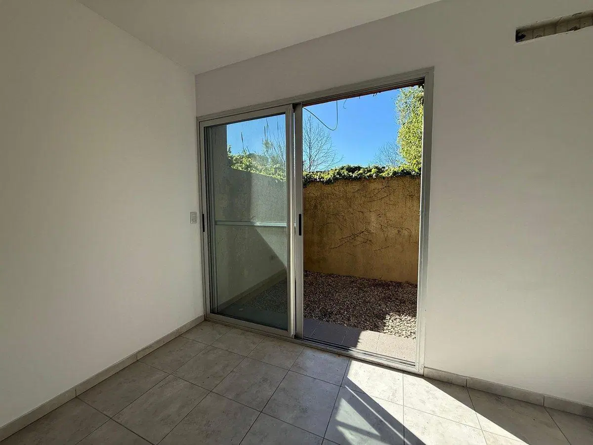 VENTA DUPLEX PLANTA BAJA MORENO 3 AMB PATIO 3