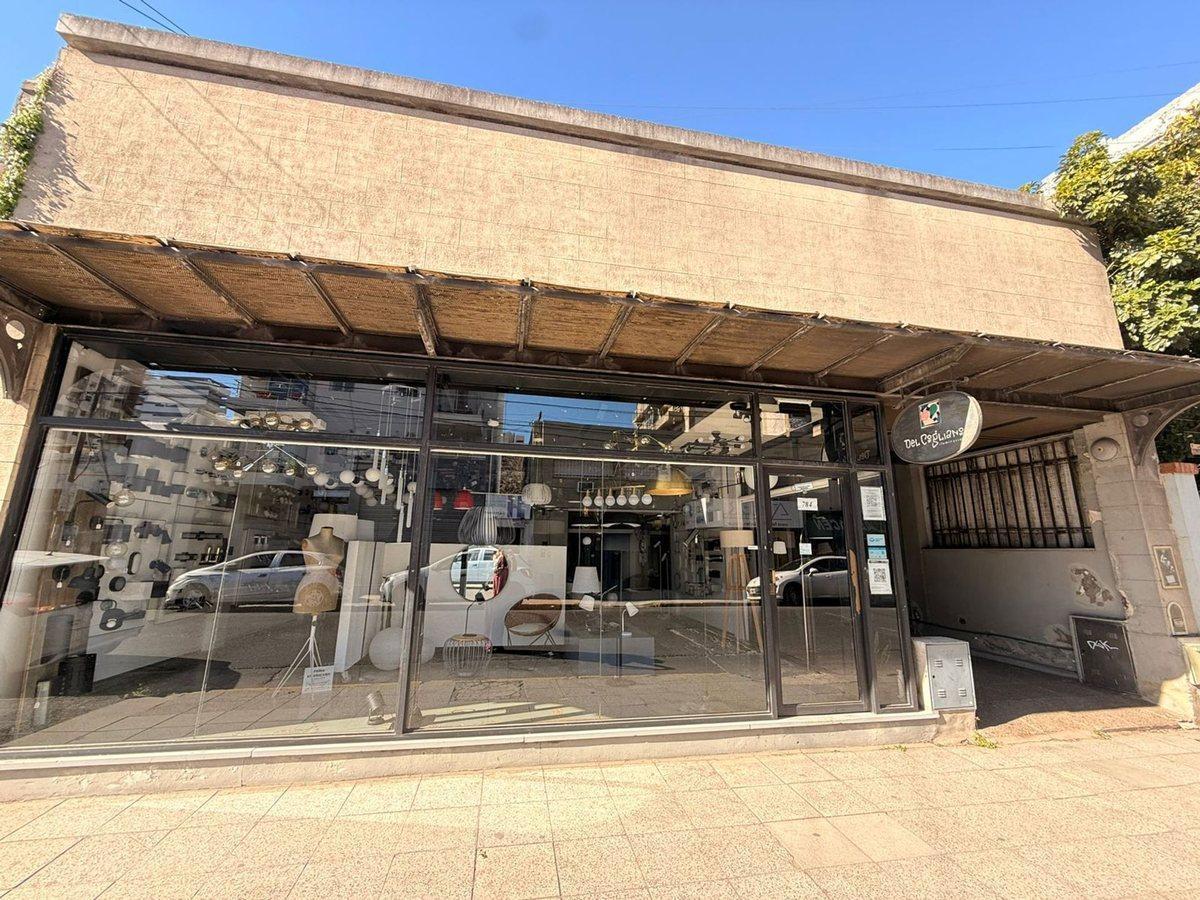 Gran Local Comercial en Quilmes centro. 399m2