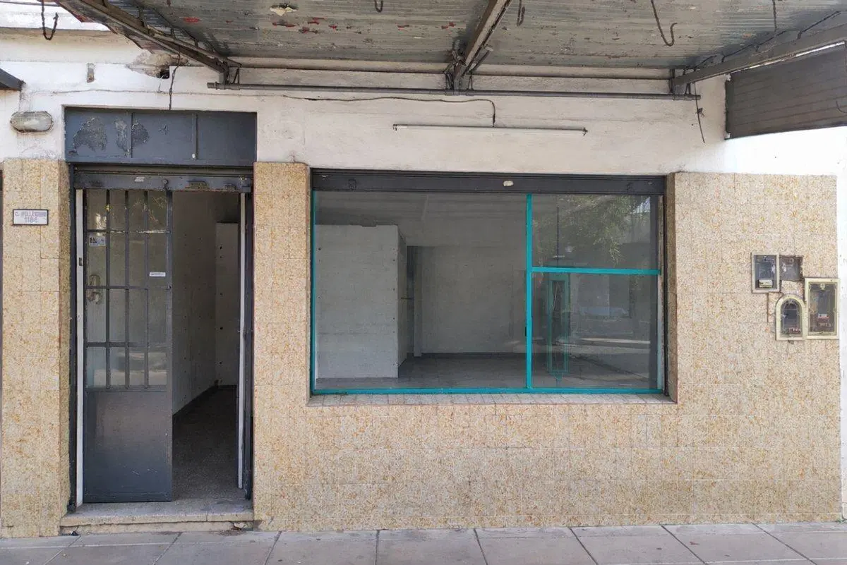 VENTA LOCAL EN MORÓN CON AMPLIO FRENTE SIN EXPENSA 4