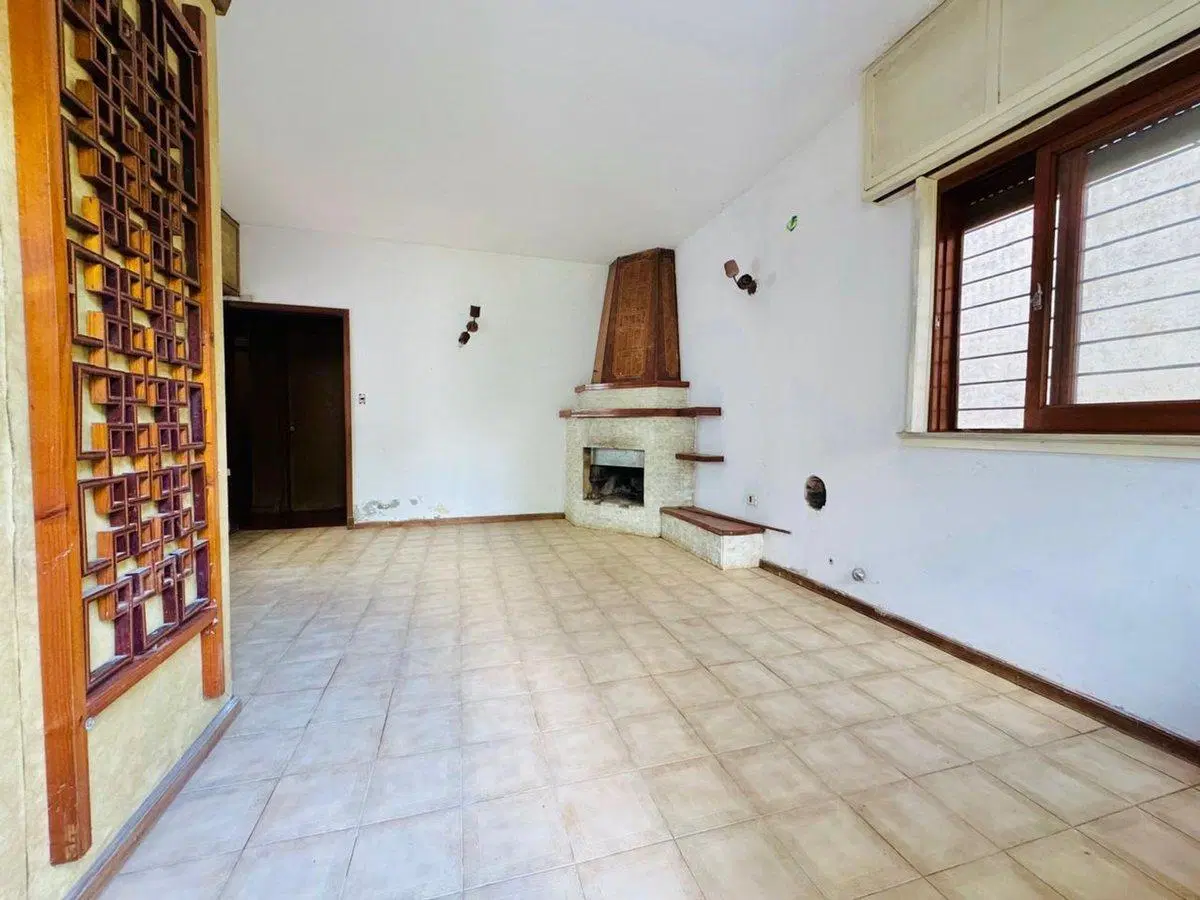 VENTA LOTE CON CASA Y LOCAL A REFACCIONAR MORON 4