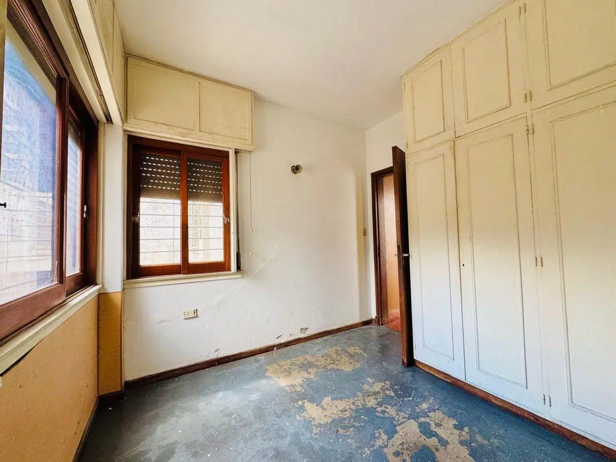 VENTA LOTE CON CASA Y LOCAL A REFACCIONAR MORON 3