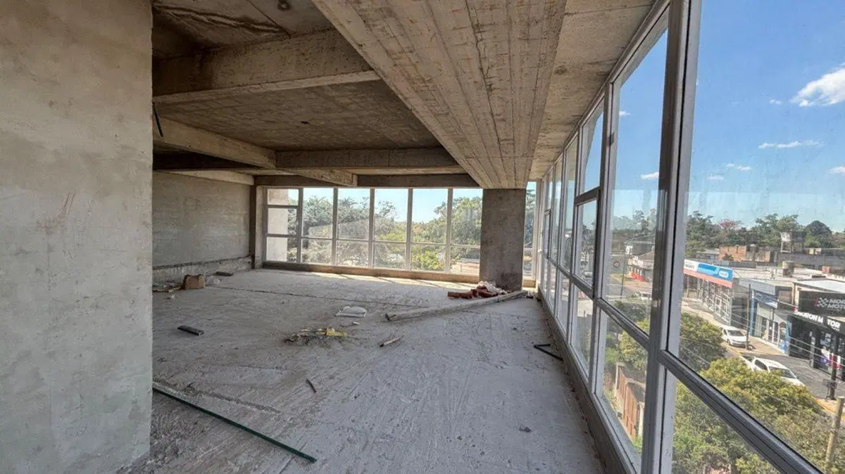 VENTA OFICINA A MTS DE ACC OESTE MORENO 3