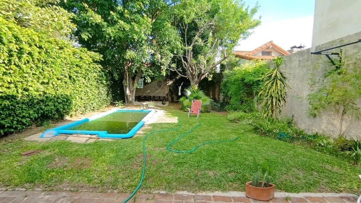 VENTA CASA 4 AMB CON PILETA Y PARQUE EN CASTELAR 3