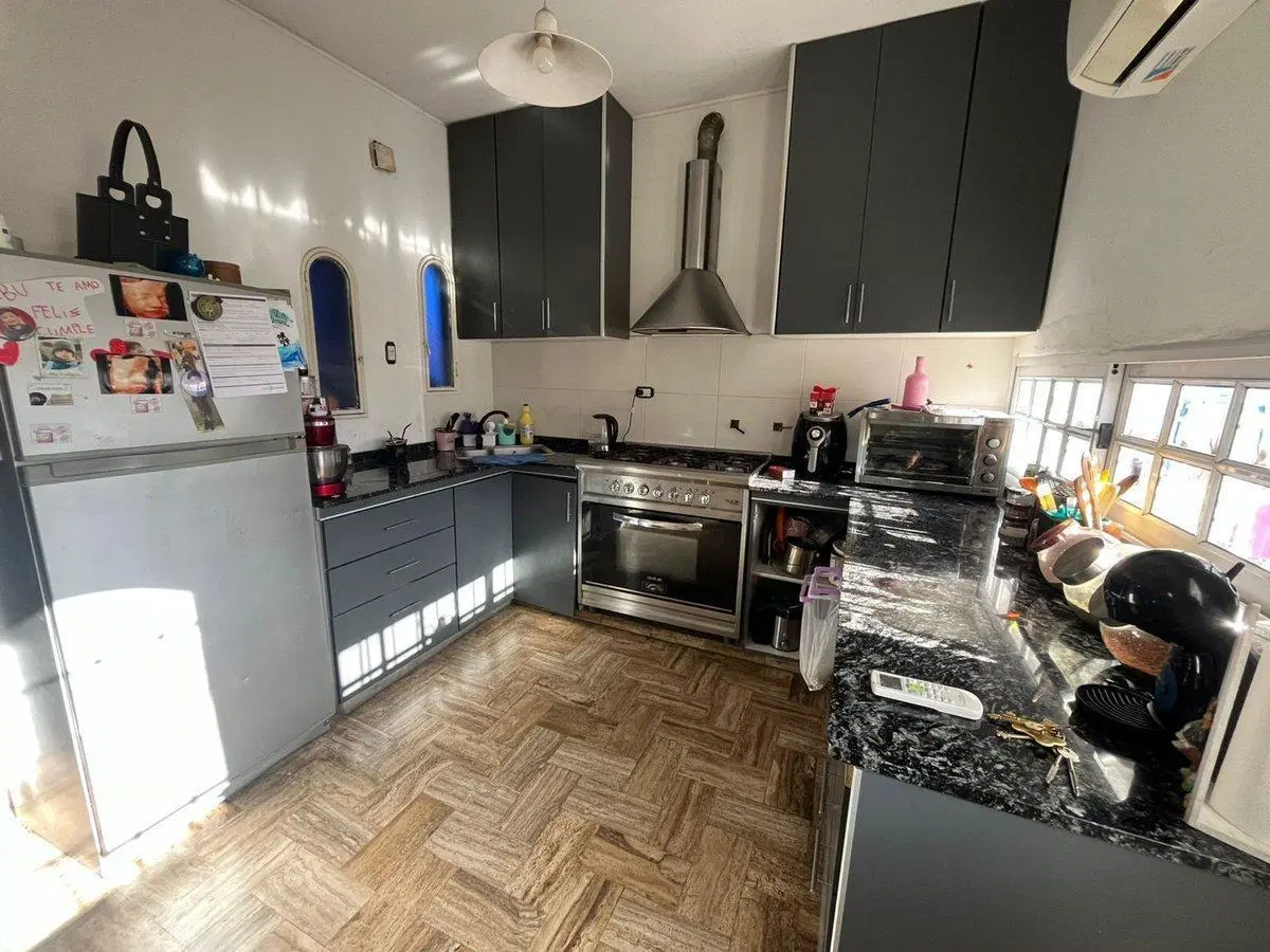 CASA EN VENTA 5 AMB- I. CASANOVA-LOTE 250m2 2