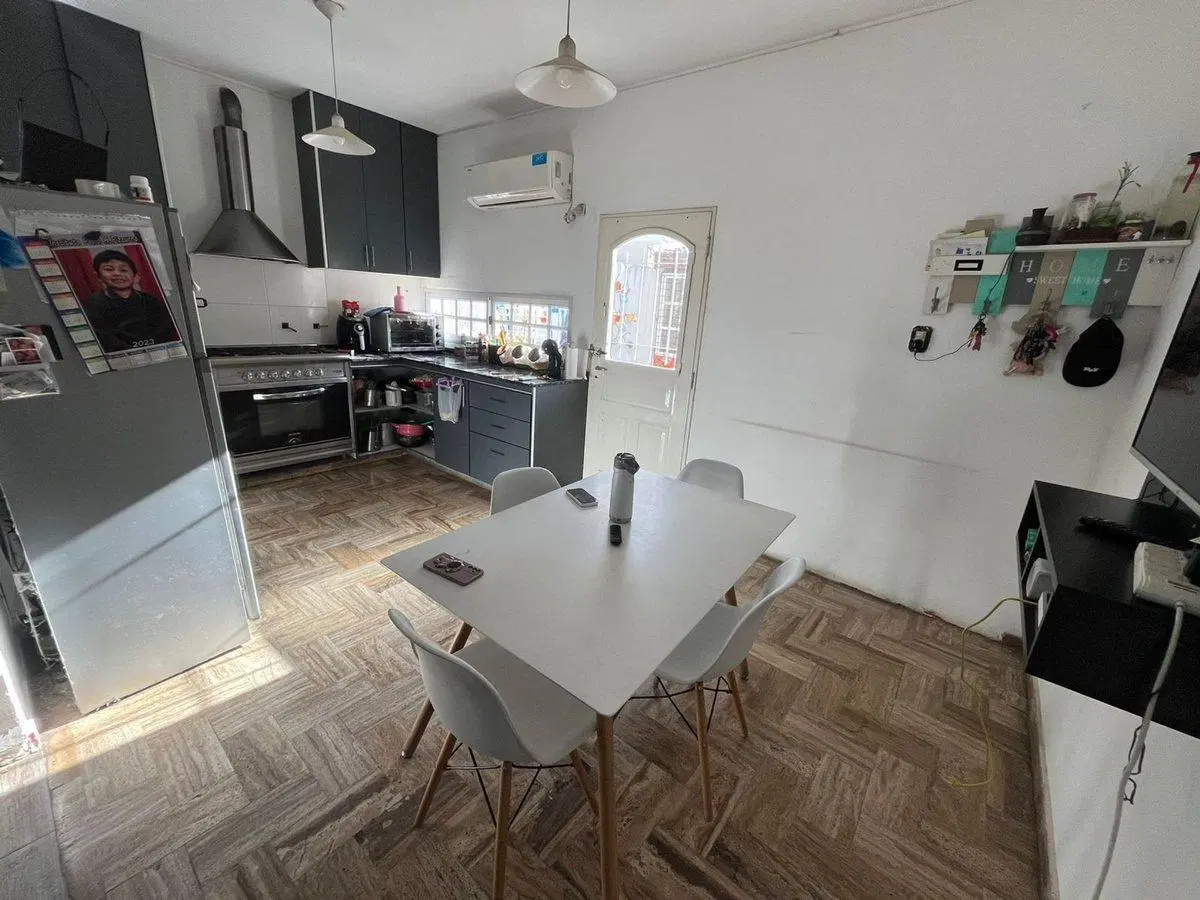 CASA EN VENTA 5 AMB- I. CASANOVA-LOTE 250m2 4