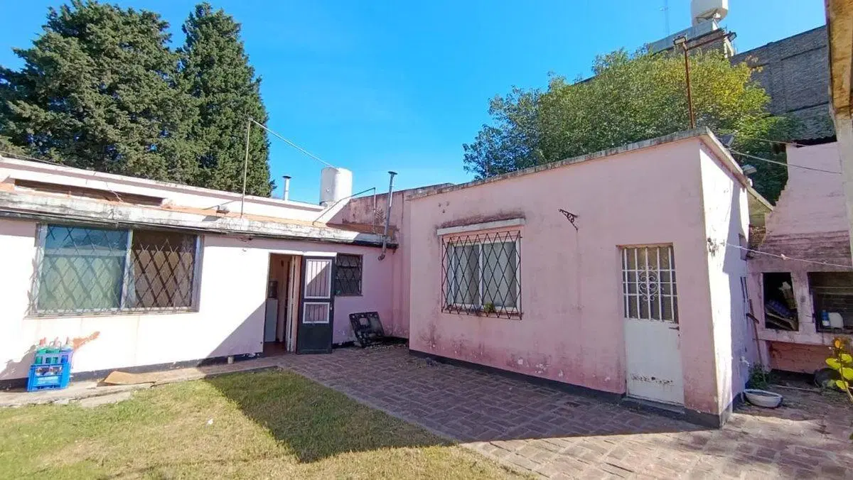 VENTA CASA 4 AMB + DPTO 2AMB C/ COCHERA EN MERLO 3