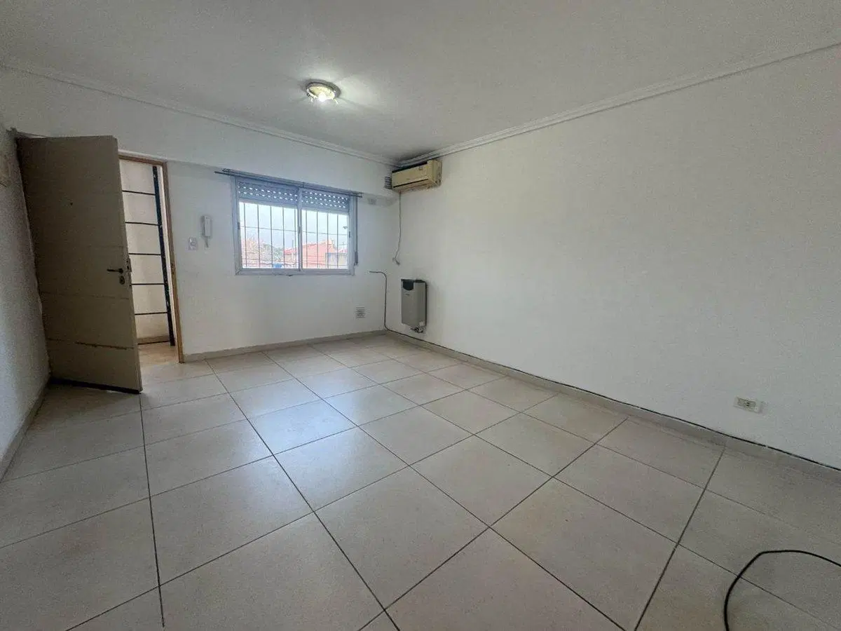 VENTA DPTO 2 AMB CASEROS CENTRO BALCÓN 5