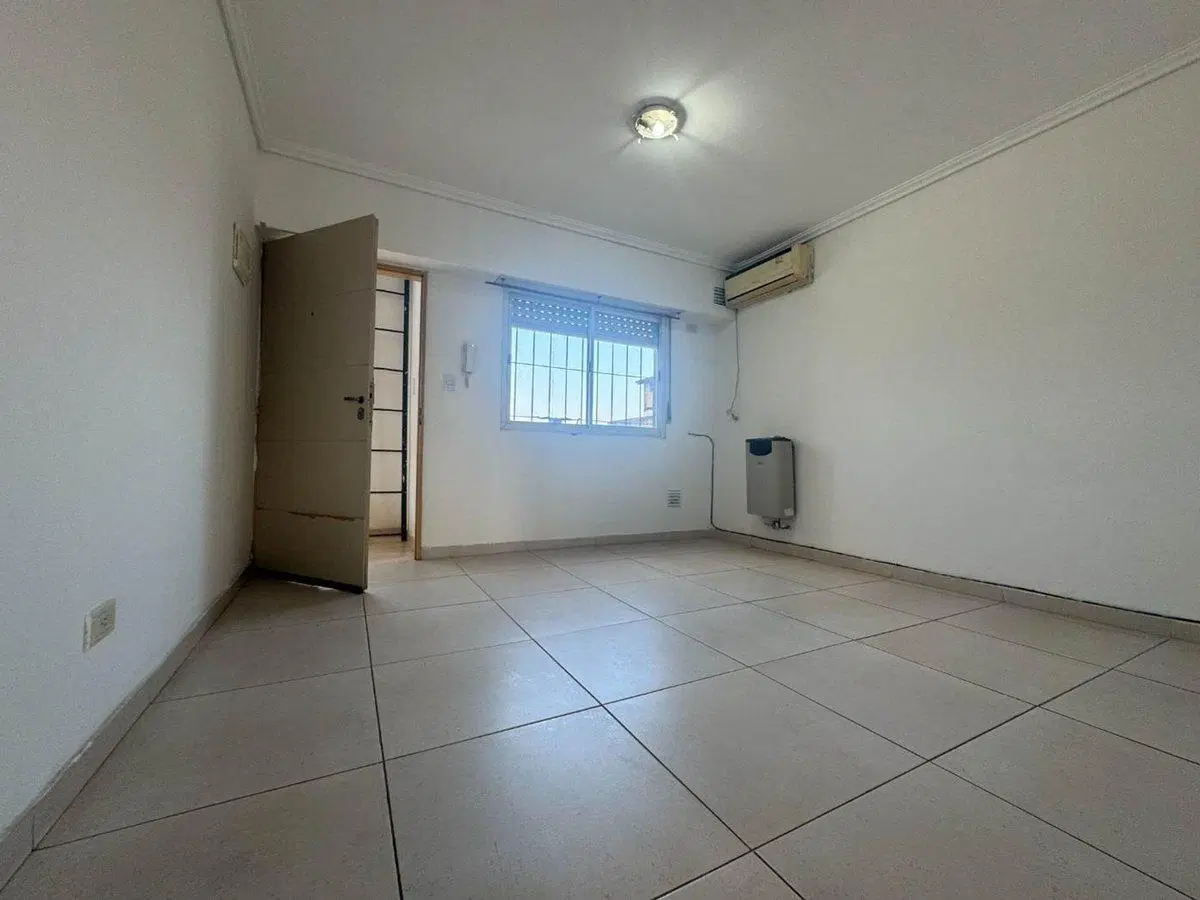 VENTA DPTO 2 AMB CASEROS CENTRO BALCÓN 8