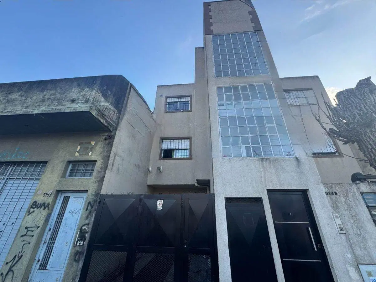 VENTA DPTO 2 AMB CASEROS CENTRO BALCÓN 4