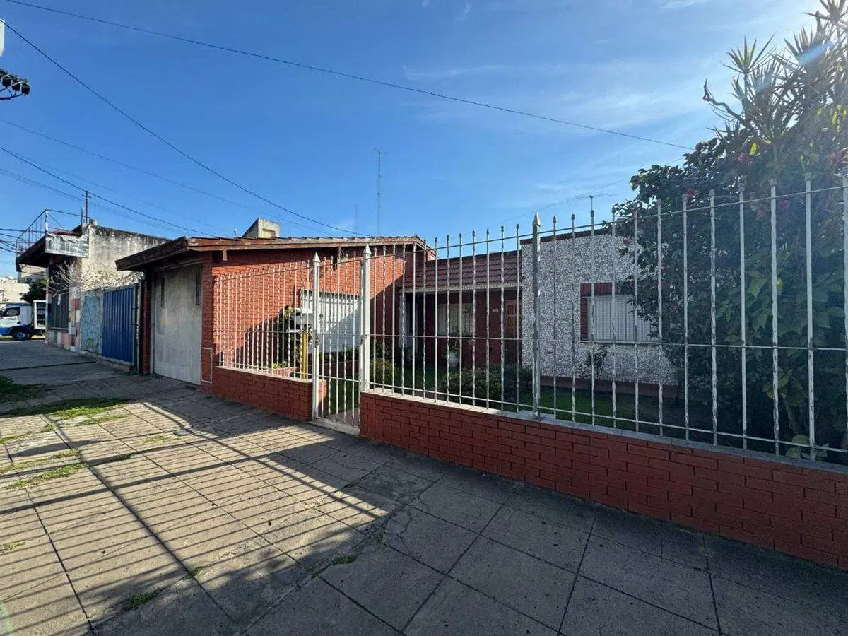 VENTA CASA 3 AMB CASANOVA CENTRO GARAGE PATIO 2