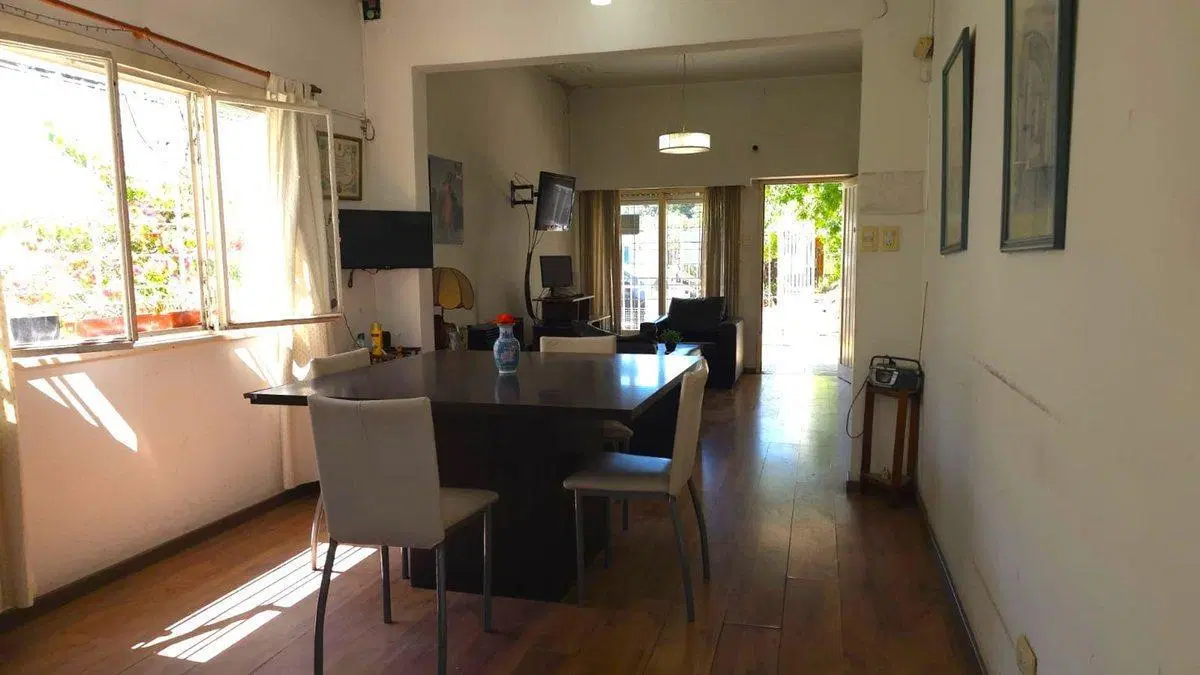 VENTA- CASA 4 AMB. C/COCHERA- ITUZAINGO 3