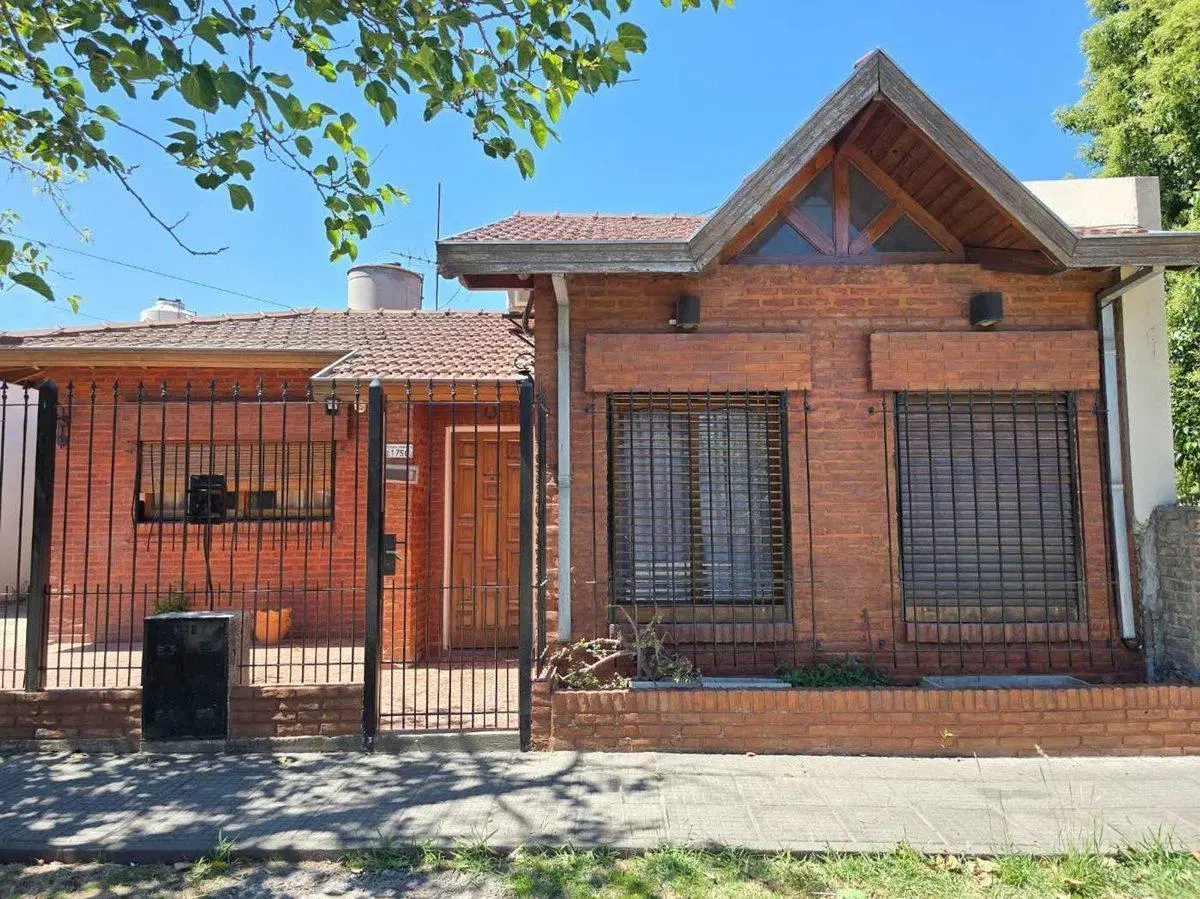 VENTA CASA 4 AMBIENTES JARDIN COCHERA LOTE 574M2 5