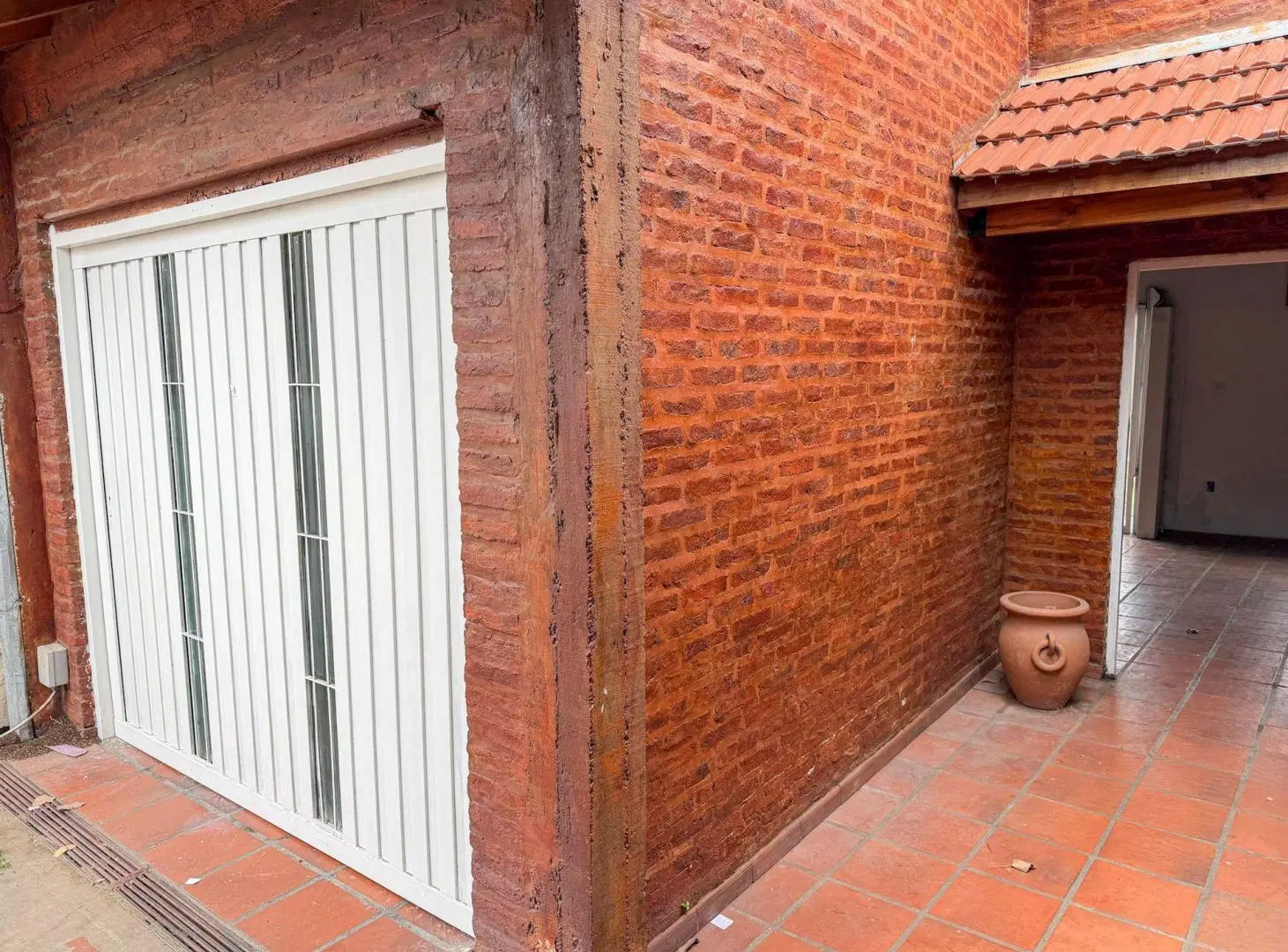 VENTA CASA 4 AMBIENTES JARDIN COCHERA LOTE 574M2 3
