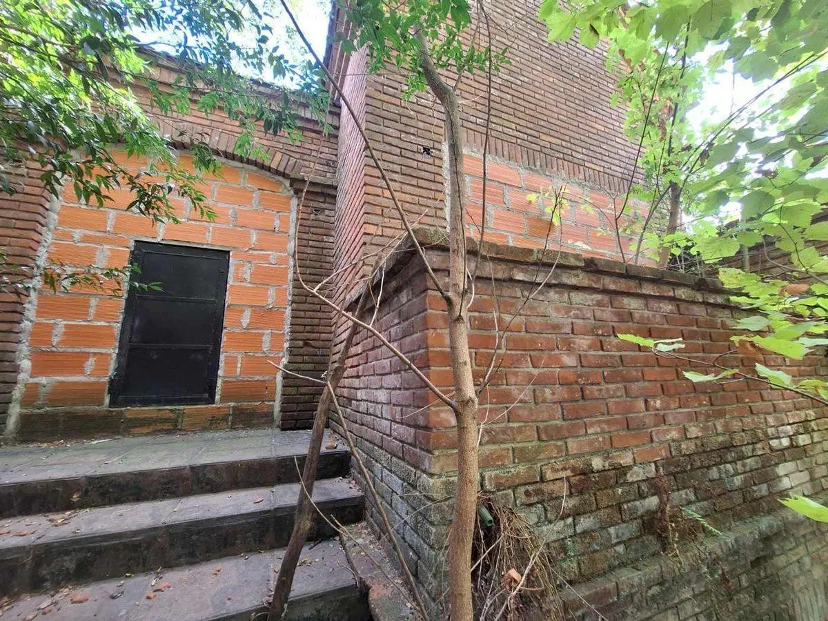 VENTA LOTE CON CASA A DEMOLER RECICLAR MORON 391m2 4