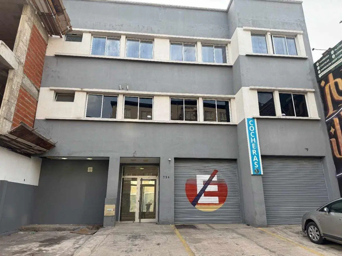 VENTA LOCAL COMERCIAL COCHERAS Y LOCAL MERLO CENTR 4