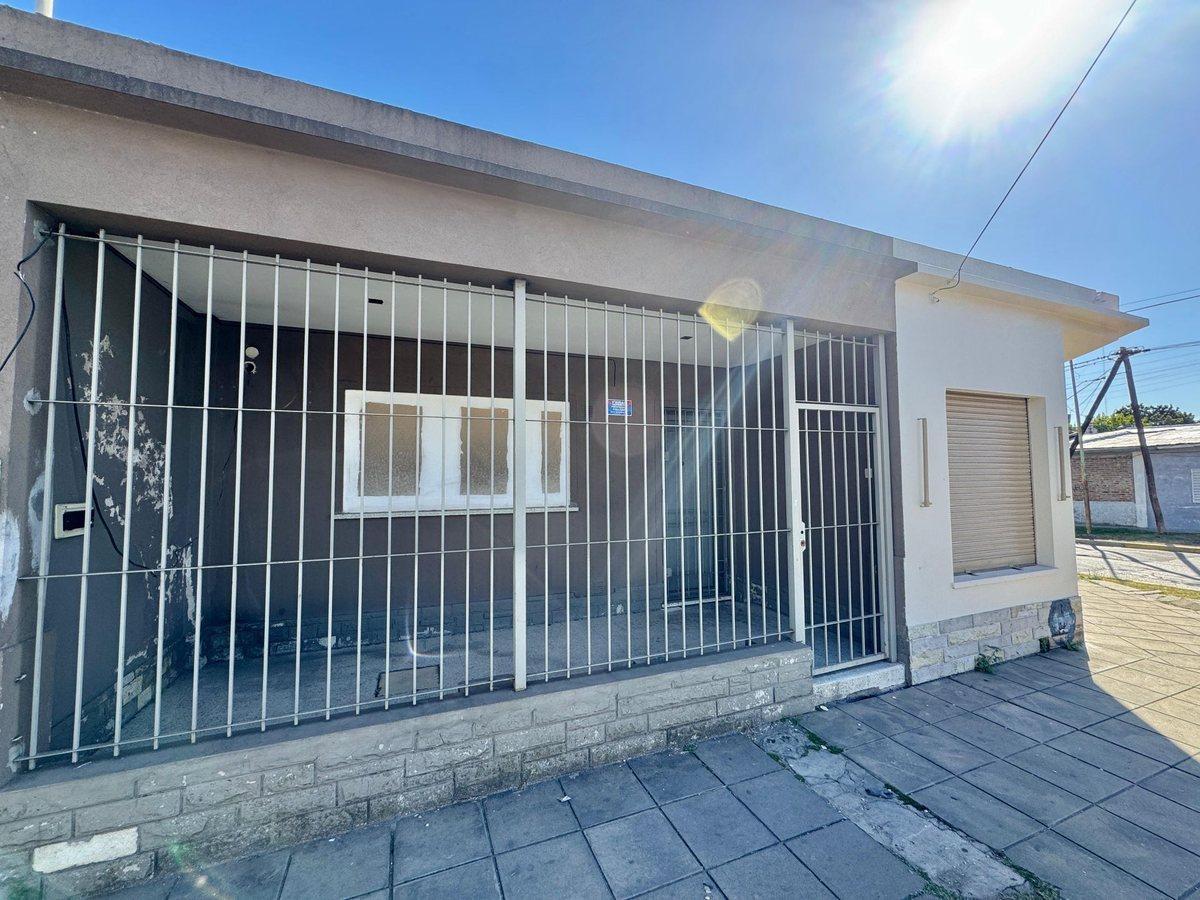 CASA VENTA MERLO LOCAL COCHERA PATIO FINANCIA
