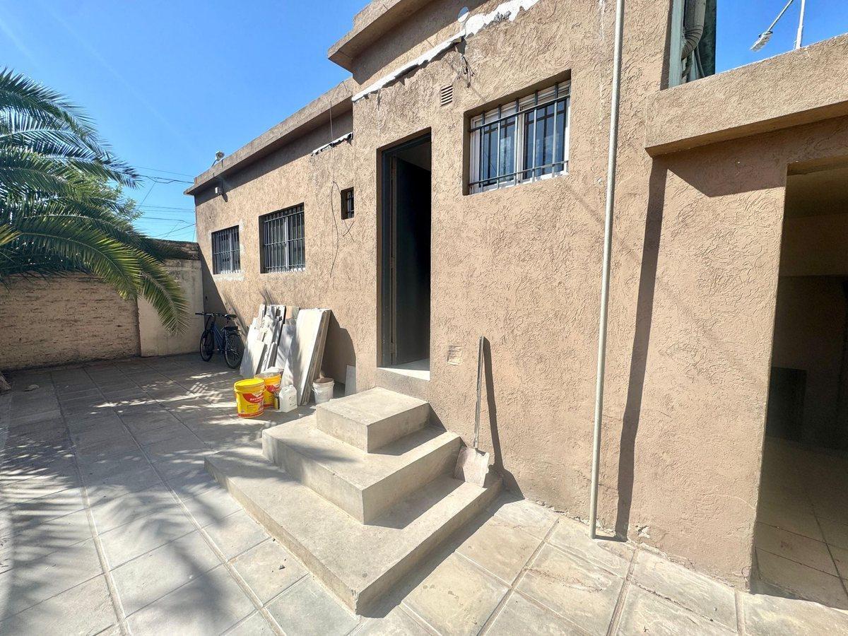 CASA VENTA MERLO LOCAL COCHERA PATIO FINANCIA