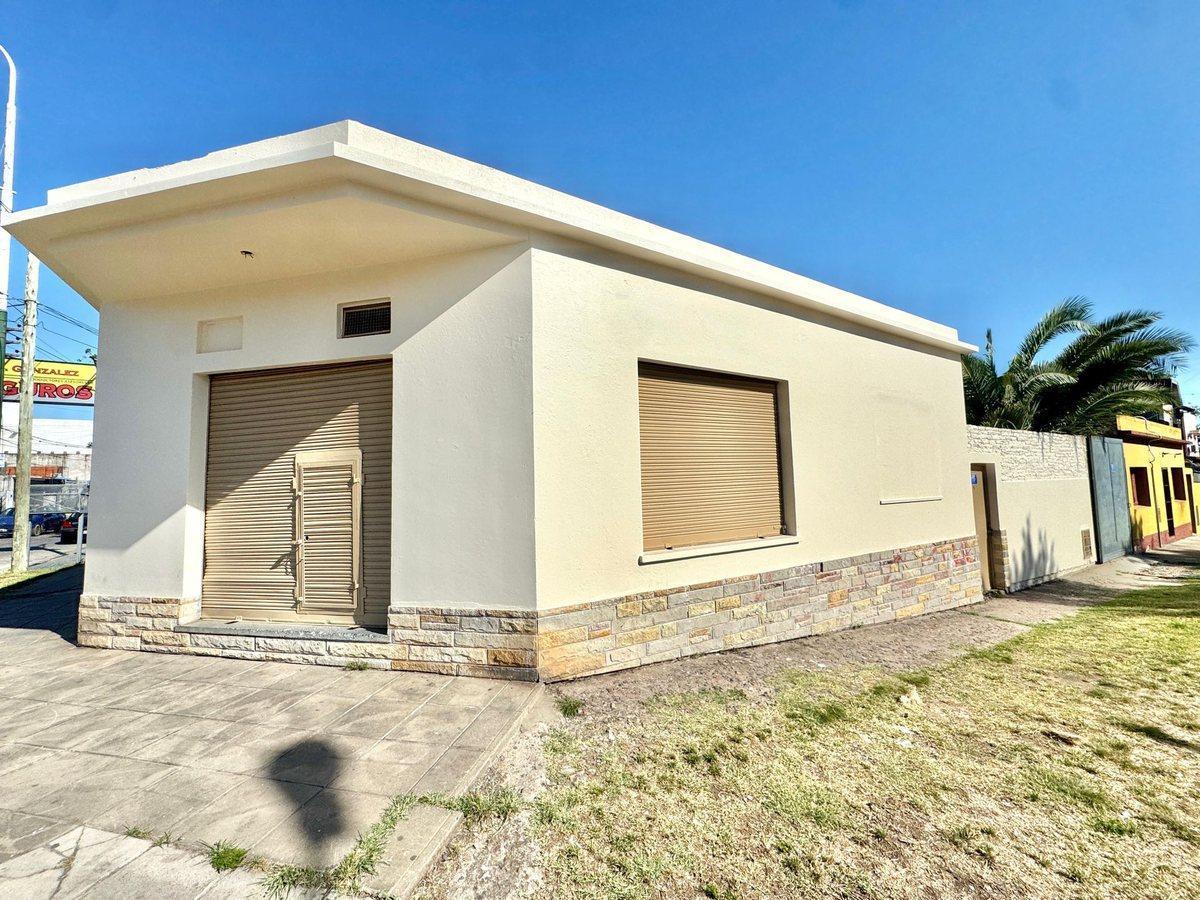 CASA VENTA MERLO LOCAL COCHERA PATIO FINANCIA
