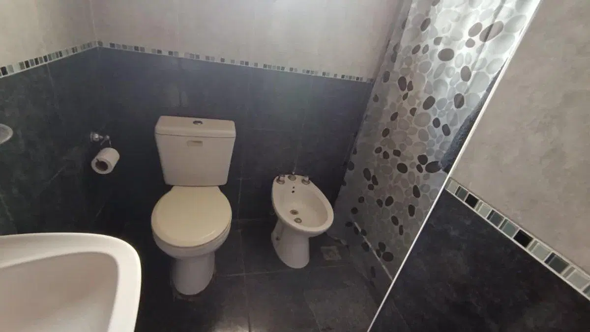 VENTA PH 4 AMB + 3 LOCALES EN BLOQUE EN CASTELAR 5