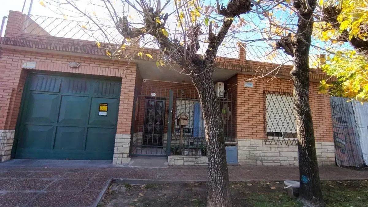 VENTA CASA 3 AMB C/COCHERA PATIO ITUZAINGO A CRED 3