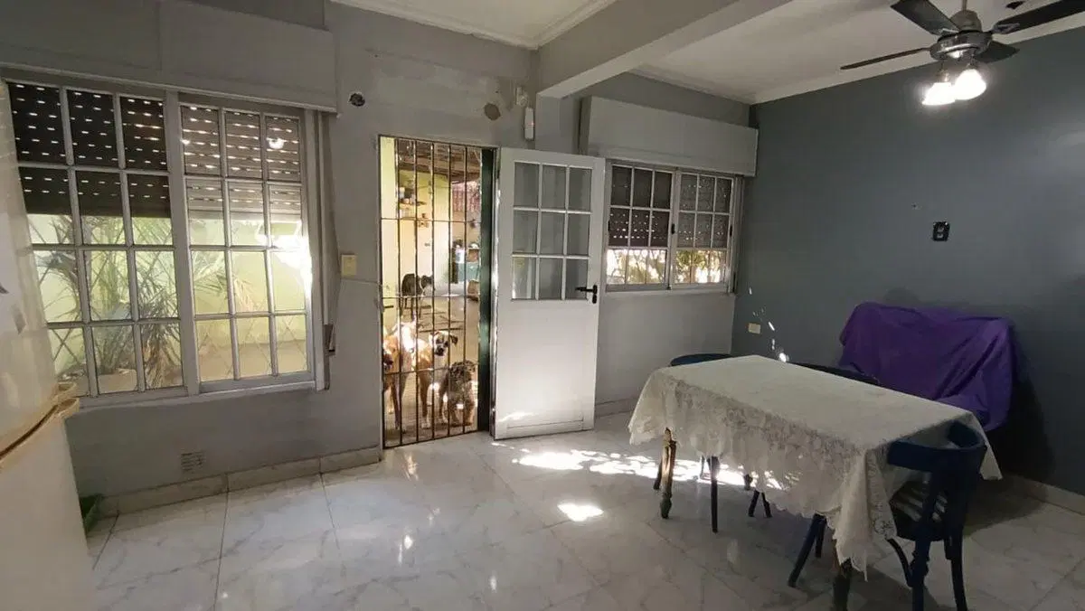 VENTA CASA 3 AMB C/COCHERA PATIO ITUZAINGO A CRED 4